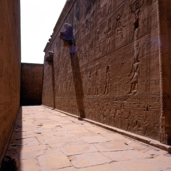 Temple of Edfu, The great corridor