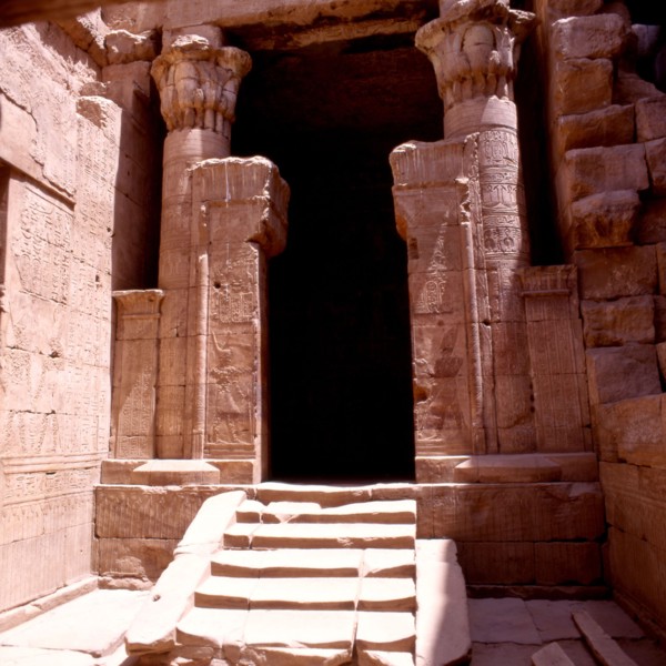 Temple of Edfu, Chapel entrance
