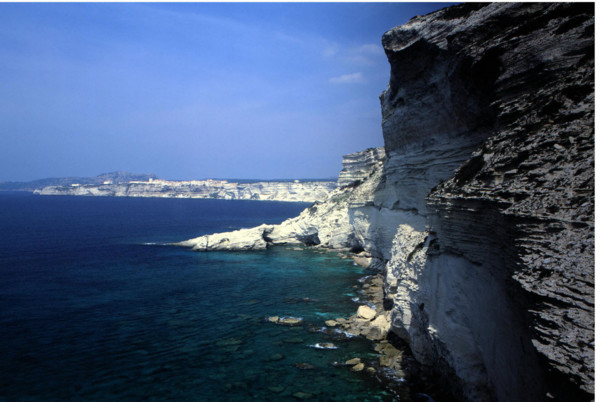 Vue de l'ancienne batterie, côte Accore, vers la côte et Bonifacio
