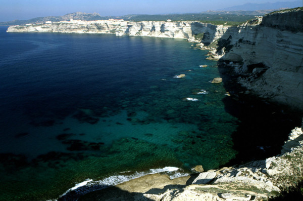 Vue de l'ancienne batterie, côte Accore, vers la côte et Bonifacio