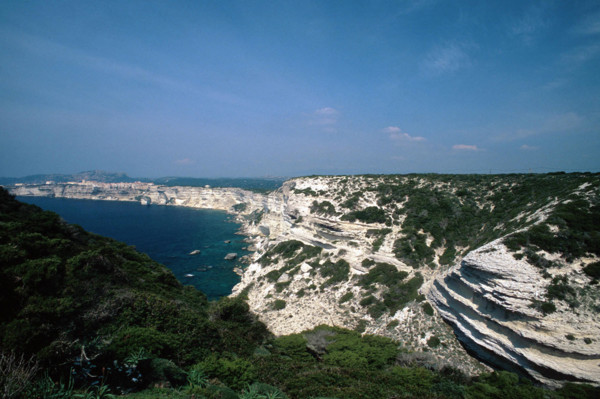 Vue de l'ancienne batterie, côte Accore, sur la côte et Bonifacio