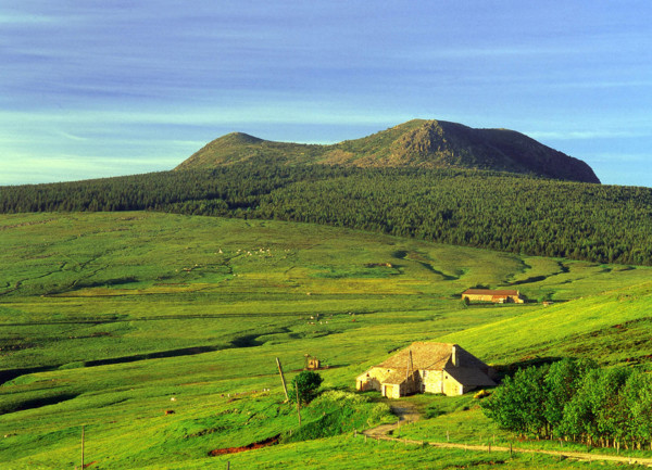 Vue de Marmaille en direction du mont Mézenc