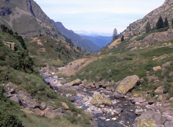 Vue des environs du refuge de la Soula en direction des gorges de Clarabide