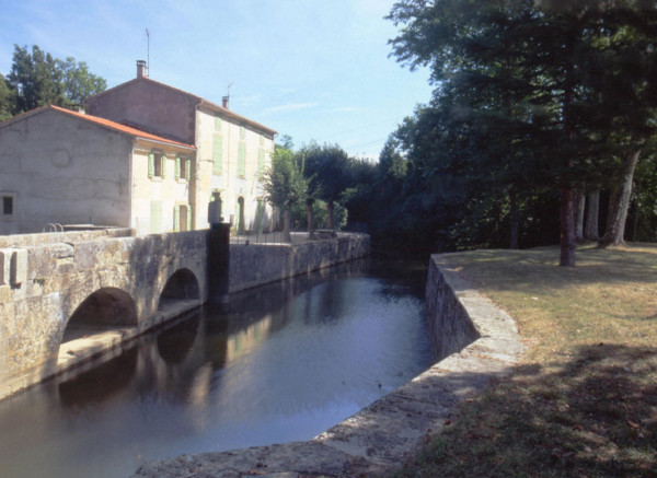 Les Thoumasés, poste du Laudot : maison éclusière et épanchoirs