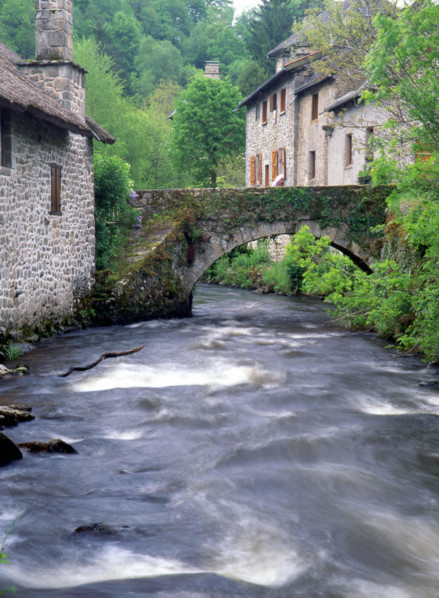 Limousin : les cascades du Gimel
Vue près du chemin rural de Gimel au Signé en direction de la Montane et de Gimel