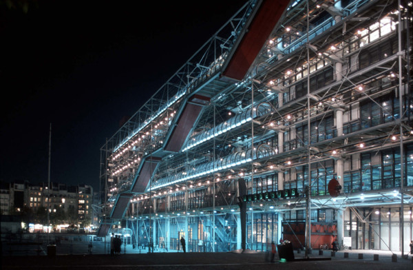 Paris, le Centre Pompidou la nuit