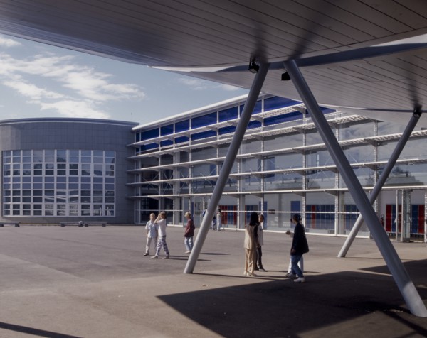 Collège de Paron, près de Sens / architecte Pierre Soria, 1995 / 89 Yonne / Rég. Bourgogne / France