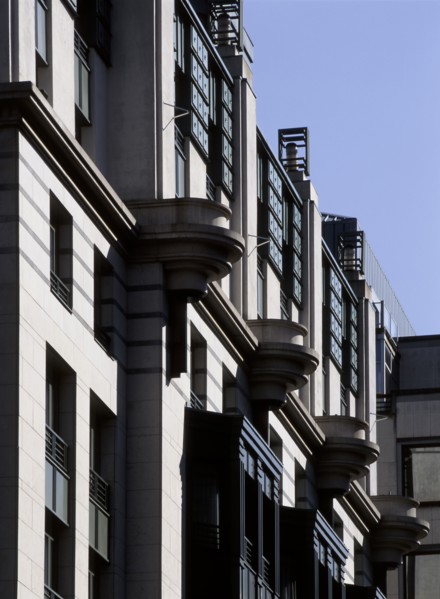 Hôtel Radisson, Bruxelles /  construit en 1990 par Michel Jaspers & Partner, prouve qu'après les