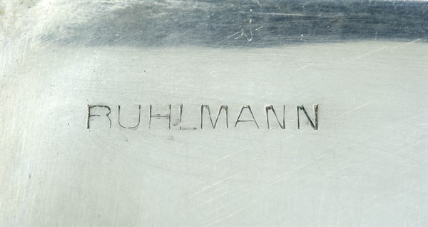 Signature de Ruhlmann sur un coffret