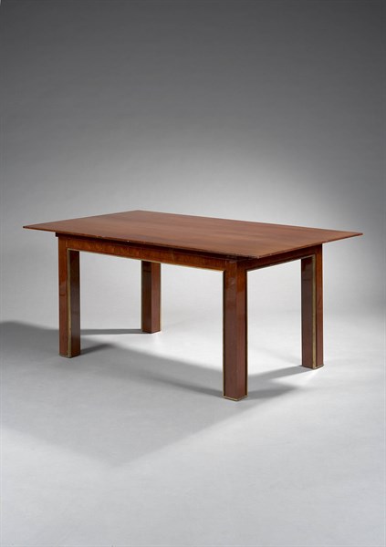 Old, Table de salle à manger
