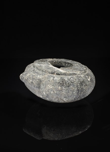 Vase à panse sphérique aplatie