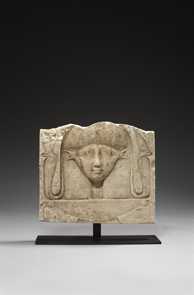 Bas-relief fragmentaire sculpté