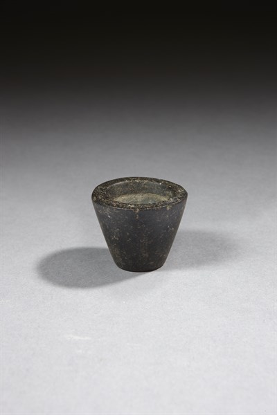 Vase godet provenant d'un trousseau pour le rite de l'Oup-Rô