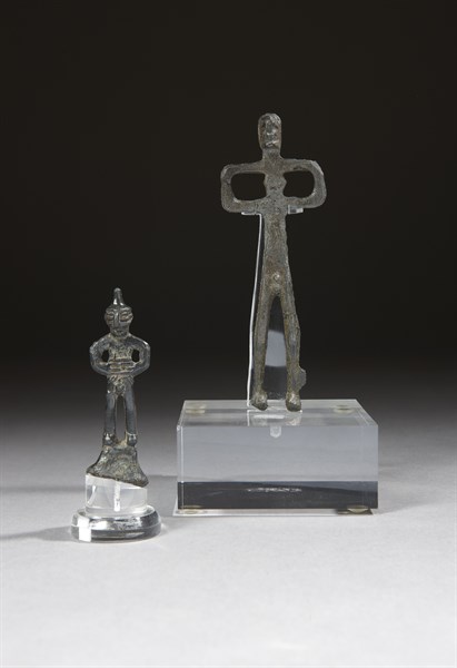 Deux statuettes votives représentant des hommes stylisés