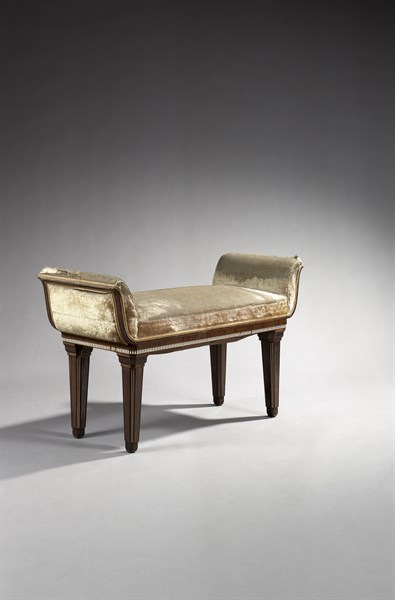 Armchairs with visible moulded ebony frame