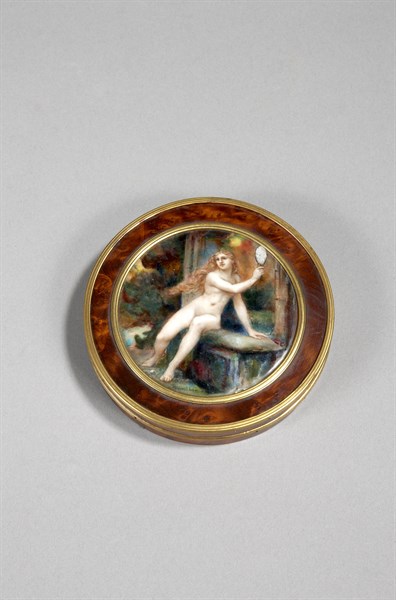 Boîte ronde, à décor d’un médaillon émaillé