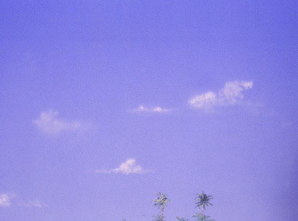 Ciel nuageux. Bâche peinte