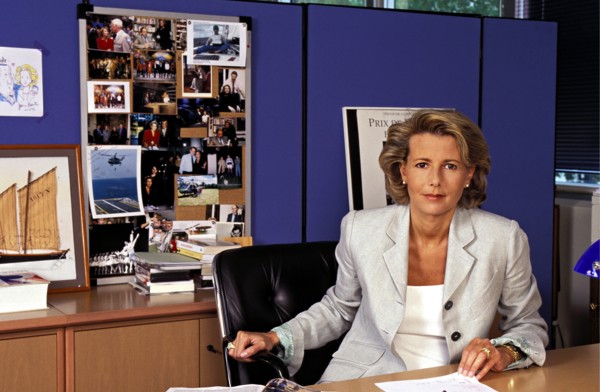 00/07/1995. CLOSE-UP CLAIRE CHAZAL, DANS SON BUREAU A T.F.1