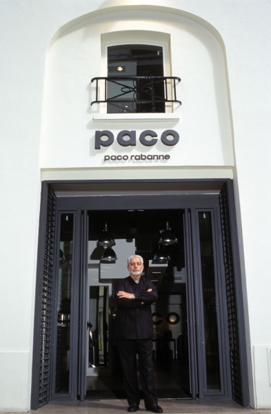 21/05/1996. PARIS: PACO RABANNE DANS SA BOUTIQUE
