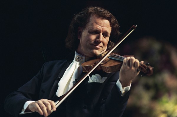 08/12/1997. LE VIOLONNISTE ANDRE RIEU A L'OLYMPIA   AVEC LE JOHAN STRAUSS ORCHESTRA