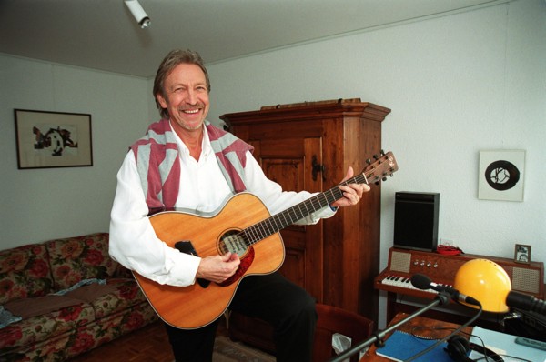 28/10/1999. CLOSE-UP HENRI DES CHEZ LUI, A ECHANDES PRES DE LAUSANNE