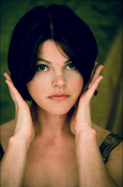 00/09/2000. STUDIO: ALEXANDRA KAZAN    * *