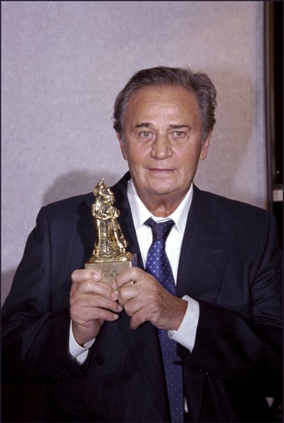 02/00/2001. Luchon Festival: Photo Call Roger Hanin