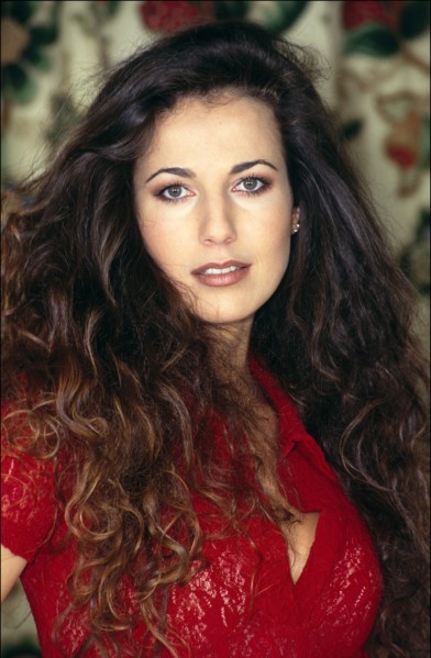 12/02/2001. CLOSE-UP: NATACHA AMAL