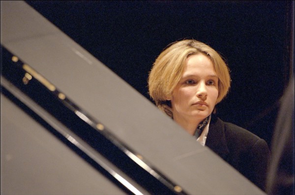04/04/2001. Helene Grimaud, pianist, on rehearsal at "la cite de la musique".