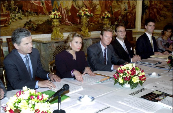 05/03/2001. Visit of Queen Silvia and Princess Victoria in Luxembourg