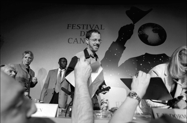 05/13/2001. 54th Cannes film festival: Press conference of "The man wasn't there ".
