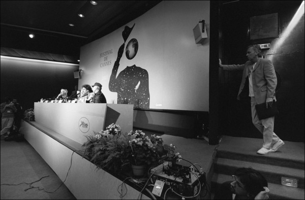 05/13/2001. 54th Cannes film festival: Press conference of "The man wasn't there ".
