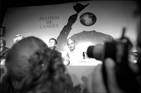 05/18/2001 54th Cannes film festival: photocall & press conference of "Human Nature"