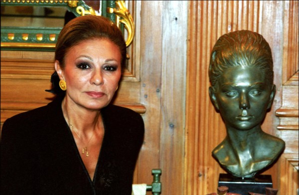 09/00/2001. Exclusive: Close-up Farah Pahlavi empress of Iran at home.