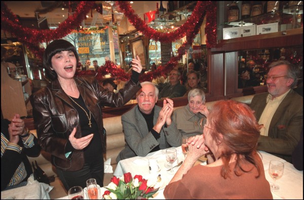 12/02/2001. Stars galore at the 'Nouvelle etoile' association fundraiser in the Madeleine neighborhood, Paris