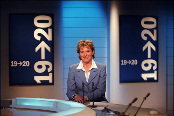 01/00/2002. EXCLUSIVE: Close-up Elise Lucet.