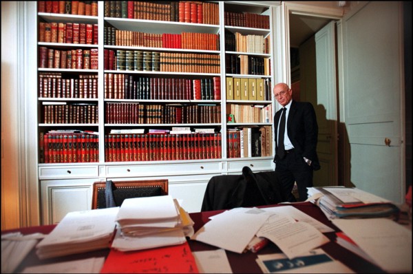 02/06/2002.  Close-up of the lawyer Francois Gibault at home.