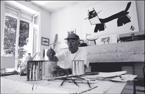 06/00/2000.  Close-up Andre Courreges at home.