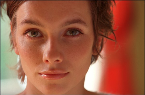 02/00/2002. Close up : Actress Julie Anne Roth stars in Dan Jemett's "Shake", an adaptation of Shakespeare's "Twelfth night".