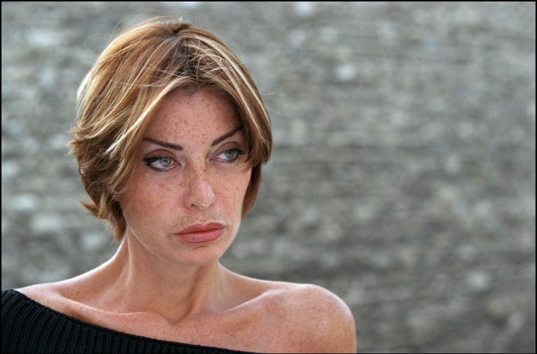 02/00/2002. Isabelle Viant, the psychic of the stars.