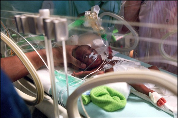 03/02/2002. Premature babies at the intensive care unit of the Cochin hospital.
