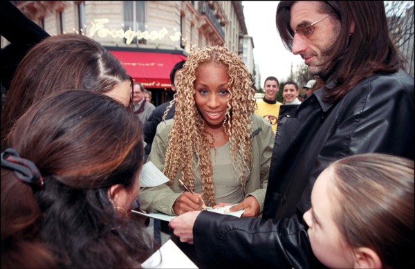 03/16/2002. EXCLUSIVE. Mia Frye, Mouna AL Ayoub and Francois Girbaud present the Nissan car for the "Trophee Aicha des gazelles"