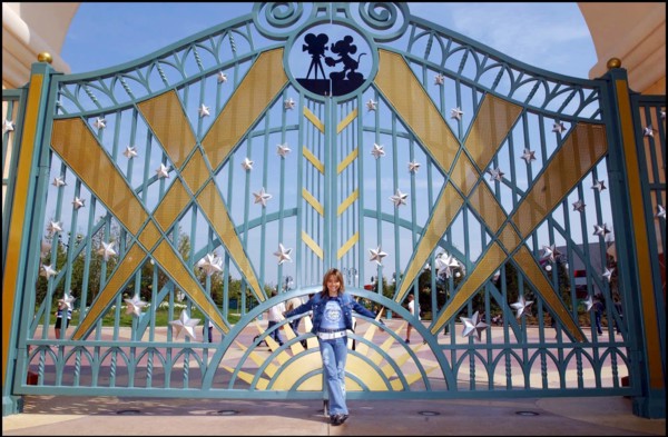 06/00/2002. - singer Priscilla at Disneyland Paris