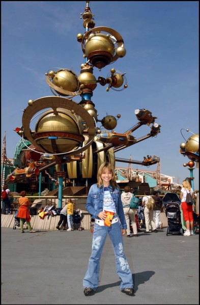 06/00/2002. singer Priscilla at Disneyland Paris