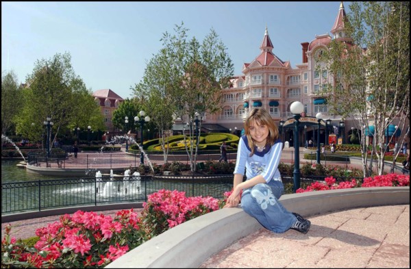 06/00/2002. - singer Priscilla at Disneyland Paris