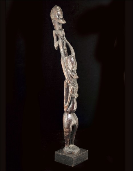 05/00/2002. World wide infatuation with primitivce art form spreads : Christie's France organizes a first sale at auction.