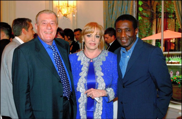 06/27/2002. Michele Mercier presents her book with Henry Jean Servat at the Plaza Athenee.