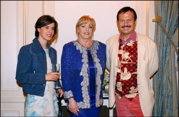 06/27/2002. Michele Mercier presents her book with Henry Jean Servat at the Plaza Athenee.