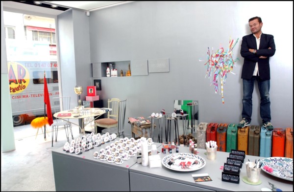 09/00/2002.  Stephane Marais, make-up artist.