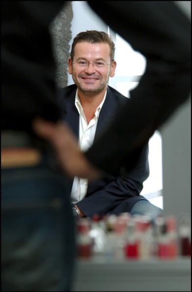 09/00/2002.  Stephane Marais, make-up artist.